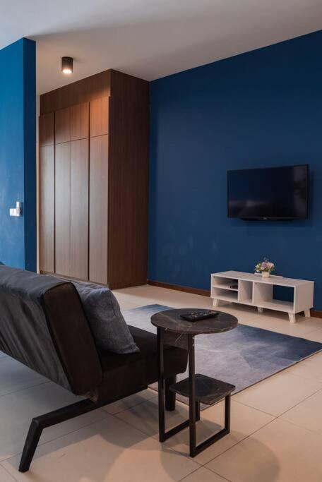 Deluxe Seaview Suite Twin Bed By The Only Bnb Tanjung Tokong Bagian luar foto