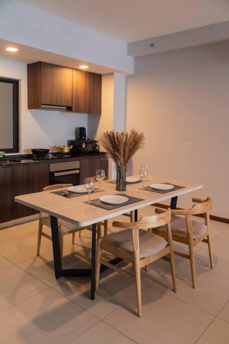 Deluxe Seaview Suite Twin Bed By The Only Bnb Tanjung Tokong Bagian luar foto